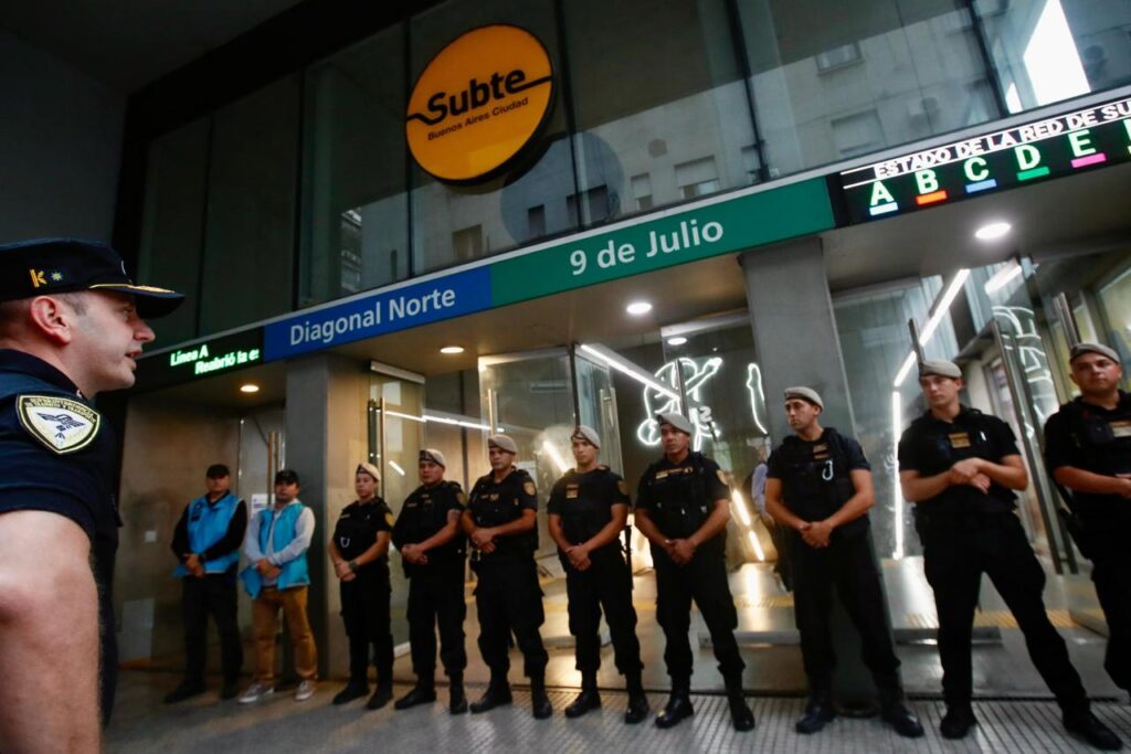 Más de 1.000 policías reforzaron otra vez la seguridad en el subte porteño: dos detenidos y armas blancas incautadas