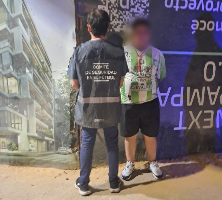 Bajo Belgrano: detuvieron a un prófugo cuando intentaba ingresar a ver un partido de Excursionistas