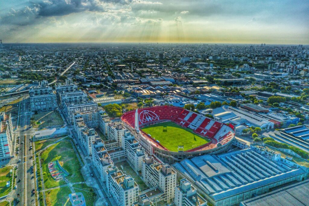 Derrumbe de Parque Patricios: Huracán cuestiona la posibilidad de jugar sin público en el Ducó y anuncia acciones legales