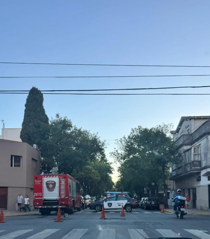 Saavedra: un tren de la línea Mitre habría embestido a un hombre en el paso a nivel de Crisólogo Larralde y evacuaron a los pasajeros