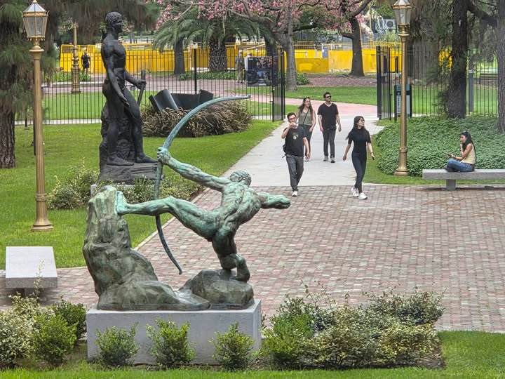 Recoleta: el Bellas Artes invita a recorrer su Paseo de las Esculturas con visitas guiadas al aire libre