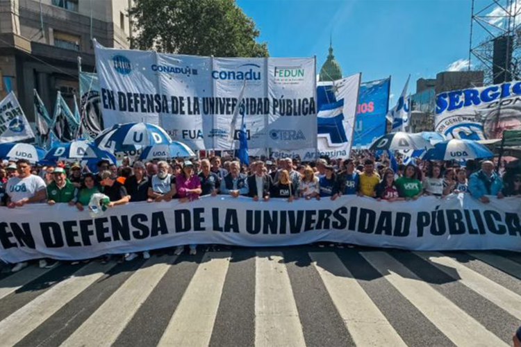 Tercera semana de paro universitario: el reclamo salarial tensiona el inicio del ciclo lectivo