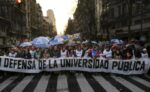 Docentes universitarios realizan un paro nacional de 72 horas por reclamos salariales