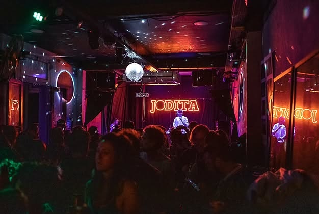 Vuela el Pez presenta su agenda de marzo con fechas itinerantes en distintos espacios culturales