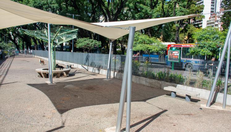 Renuevan el canil de Barrancas de Belgrano con un sistema de sombra