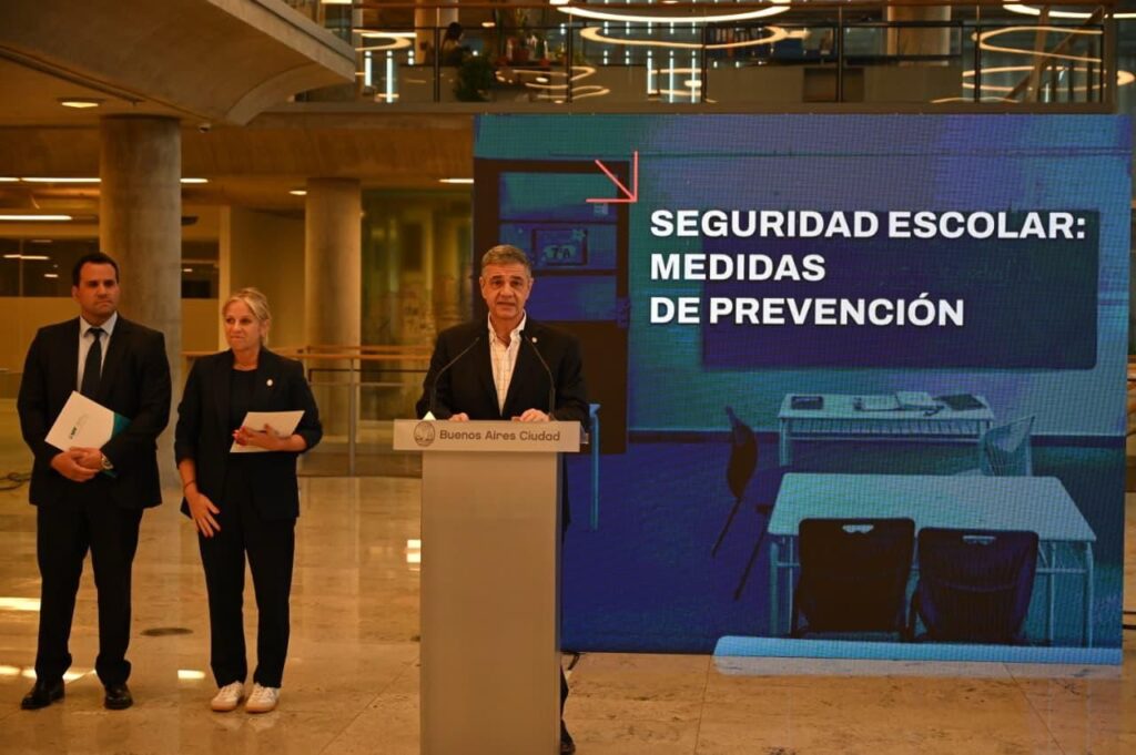 El Gobierno porteño activó un protocolo en escuelas y refuerza controles tras amenazas de violencia
