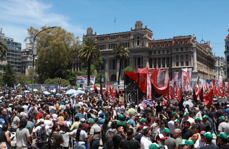 La CGT se moviliza a Plaza de Mayo y ATE va al paro