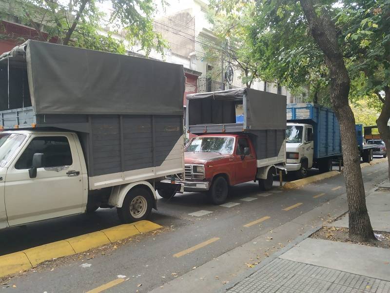 Desalojo de un local comercial en Balvanera: operativo en la calle Rincón, desvío por Moreno