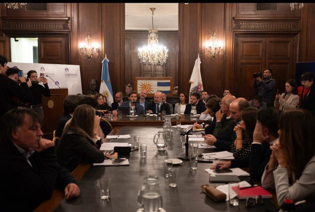 Inflación: el Ejecutivo de la CABA expuso en la Legislatura por la Ley para ampliar el Presupuesto 2026 en $2,683 billones