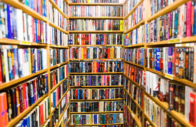 Cierra una histórica librería al norte de Balvanera y venden libros desde $1.000