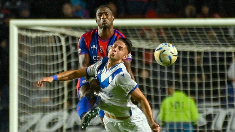 Vélez no pasó del cero en el Bajo Flores, pero se aseguró un lugar en los playoffs