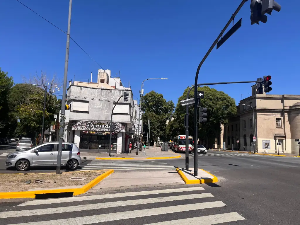 Inicia el mantenimiento de semáforos en Balbín y Donado, uno de los cruces más complejos de Saavedra