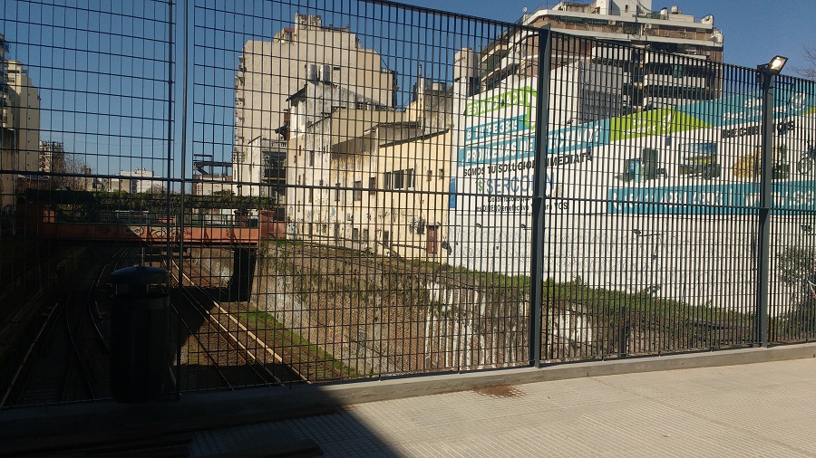 Once: impulsan una Ley para construir plazas sobre la trinchera del tren Sarmiento