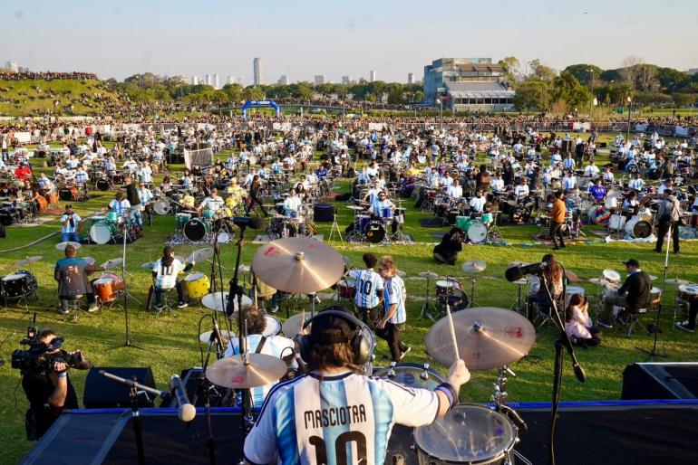 Más de 500 bateristas hicieron historia en Buenos Aires ante una multitud de 10 mil personas