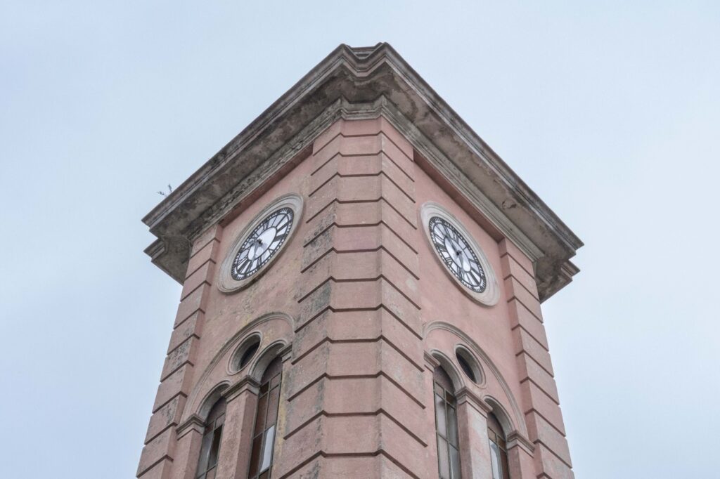 Mataderos recupera su reloj histórico y avanza la restauración integral del antiguo Mercado de Hacienda