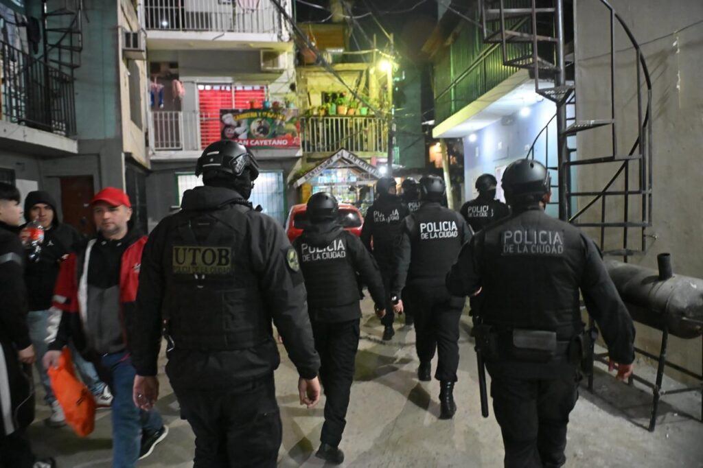 Críticas y testimonios contra el operativo “Tormenta Negra” en villas porteñas