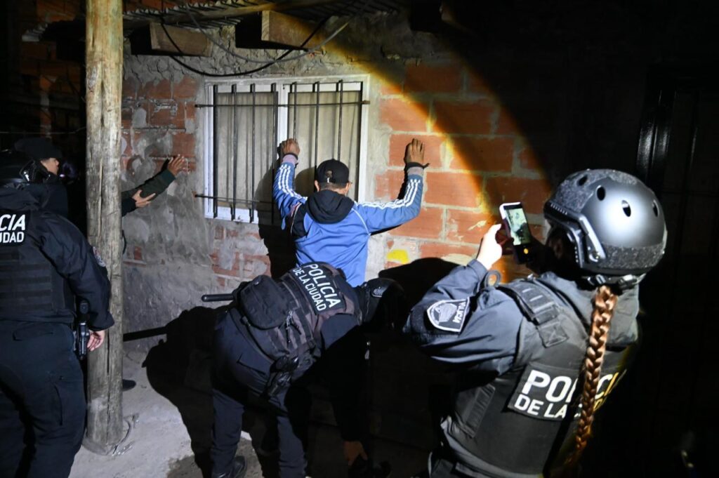 Resultado del operativo policial “Tormenta Negra” en villas: 27 detenidos, cuatro cierre de búnkers y vehículos remitidos