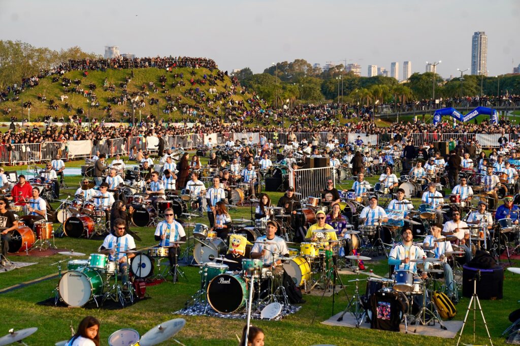 Más de 500 bateristas tocaron en simultáneo en la Costanera Norte y marcaron un récord en la Ciudad