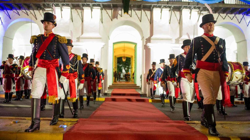 El Regimiento de Patricios realizará el tradicional relevo de la guardia en el Cabildo por la Semana de Mayo
