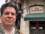 Como Peter Thiel, Eric Weinstein está en Buenos Aires: recorrió San Telmo y dejó una postal en el Bar La Poesía