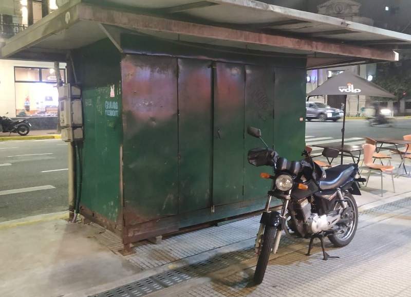 Los kioscos de diarios se reconvierten con la venta de café y servicios: casos en torno al Abasto