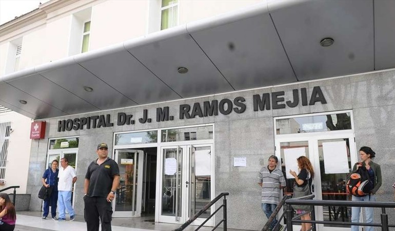 Desalojo frente al Hospital Ramos Mejía de Balvanera: entre el reclamo vecinal y la falta de respuestas sociales