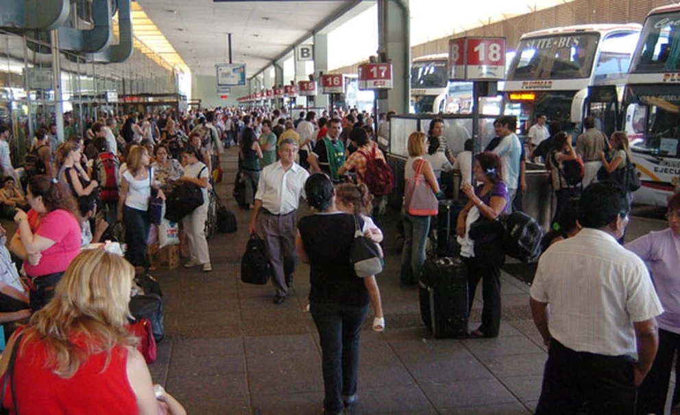 El Gobierno nacional elimina compensaciones a micros por pasajes gratuitos por discapacidad y enfermedad, pero los usuarios mantienen el beneficio