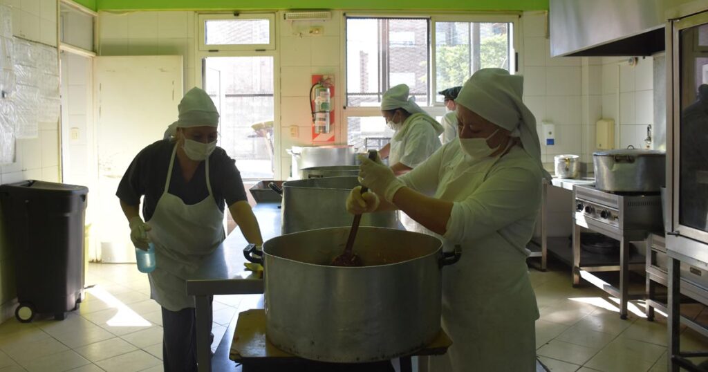 ¿Usted necesita héroes? Los encontrará aquí, abajo, más acá de nuestras narices