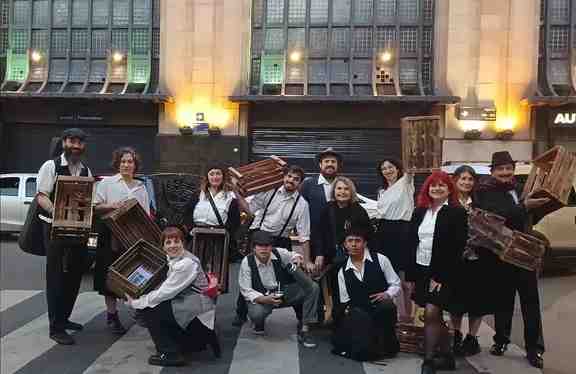 Sin Telón, grupo de teatro comunitario del Abasto, presenta su obra El mercado olvidado en La Paternal