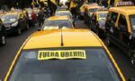 Un fallo ordena regular apps de viajes y equiparar exigencias con taxis