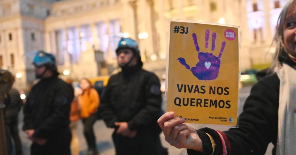 A 11 años del primer «Ni Una Menos»: masiva movilización al Congreso ante una alta cifra de femicidios y el desmantelamiento de políticas públicas
