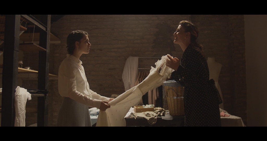 Bajo las puntadas: llega al teatro la historia del cortometraje argentino semifinalista de los Premios Oscar
