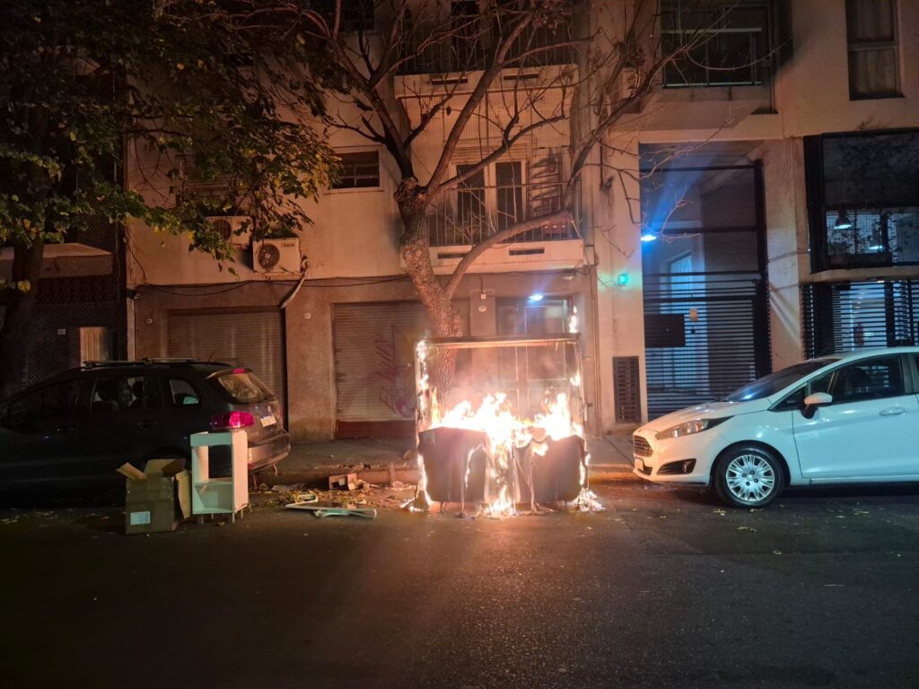 Condenan a prisión efectiva a un hombre por incendiar contenedores en Villa Crespo