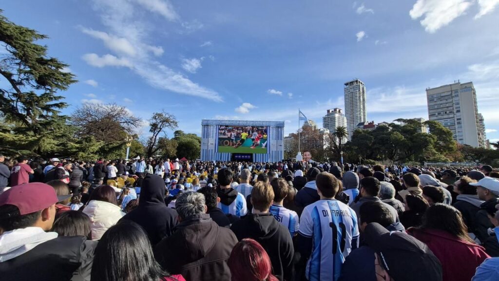 Argentina-Jordania por el Mundial: promociones gastronómicas y pantalla gigante en torno al Obelisco
