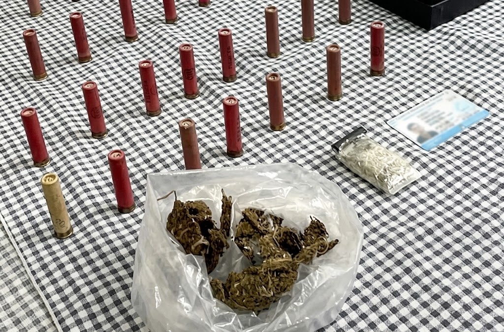 Prisión preventiva para un imputado acusado de vender drogas y portar un arma en Palermo y Villa Urquiza