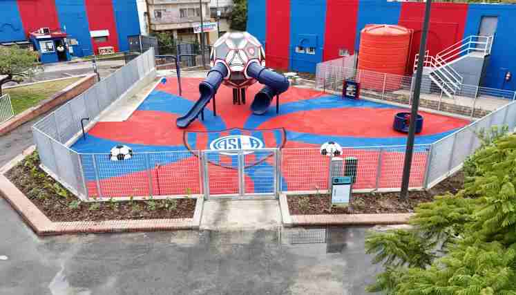 Boedo: nuevo patio de juegos inclusivo con temática de San Lorenzo en la Plaza Lorenzo Massa