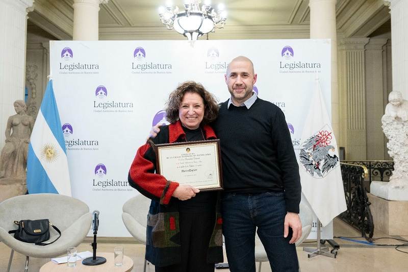 Declararon Personalidad Destacada a la escultora Marina Dogliotti, autora de una obra en el Paseo de las Esculturas de Boedo
