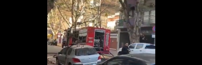 Incendio en una vivienda de Villa Santa Rita: bomberos lograron controlar el fuego y no hubo heridos