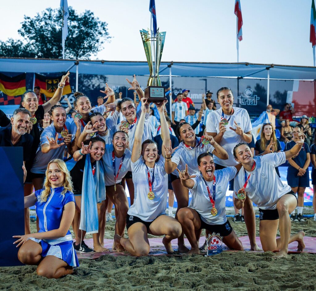 Las Kamikazes, del oro en Parque Sarmiento al primer título mundial argentino en beach handball