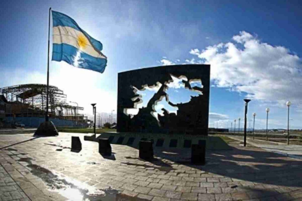Balvanera: jornada de reflexión y homenaje a veteranos de Malvinas en la Plaza Primero de Mayo y el Spinetto