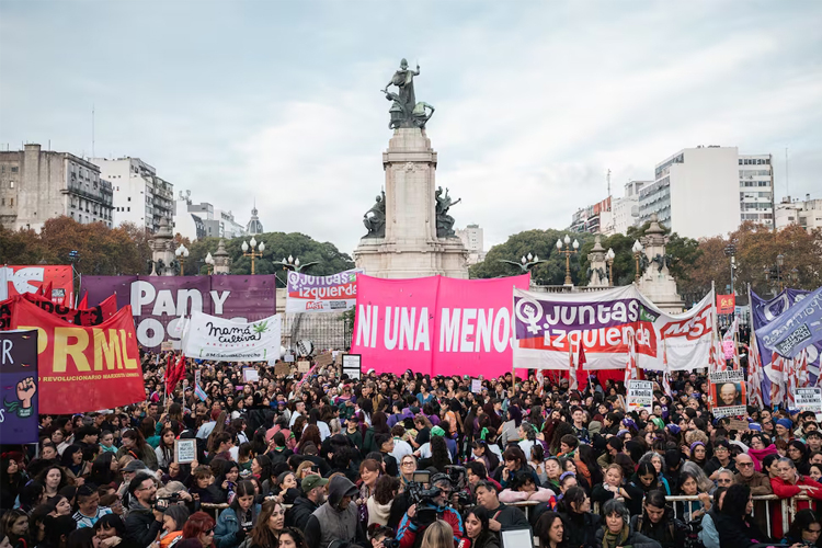 A diez años del primer Ni Una Menos, una nueva movilización volvió a reclamar políticas contra la violencia de género