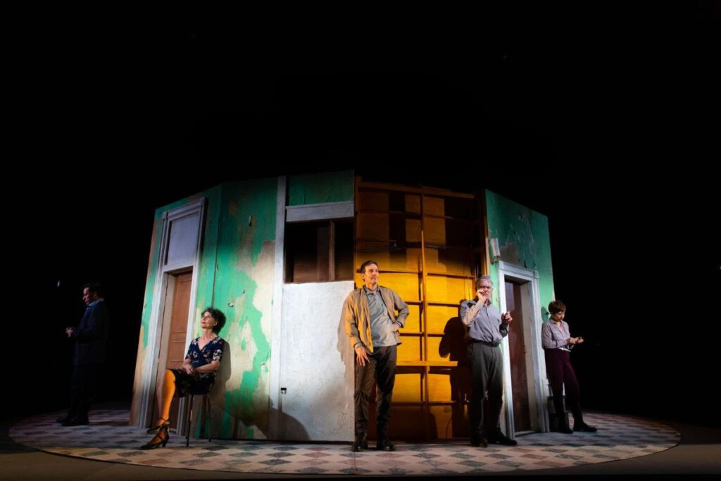 La Obra, de Mariano Pensotti, estrena en el Teatro Presidente Alvear tras una gira internacional