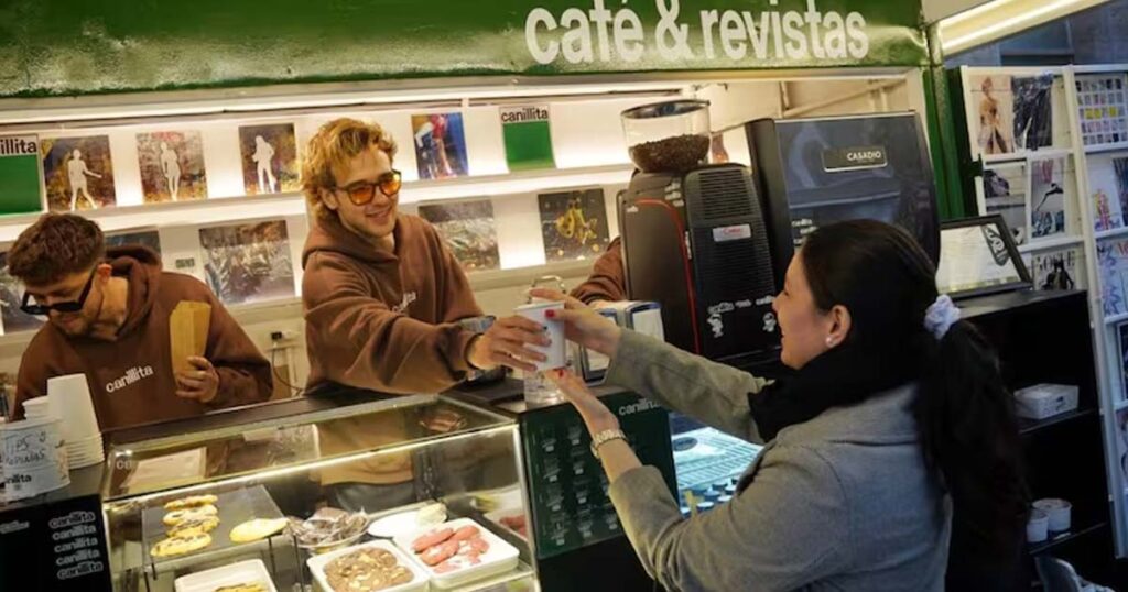 Nueva normativa en CABA: la Ciudad desregula los puestos de diarios y revistas para ampliar su actividad comercial