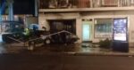 Choque e incendio de un auto en Recoleta: el conductor se negó a ser trasladado
