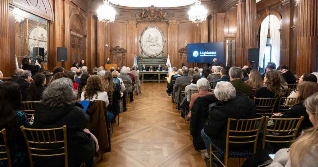 La Legislatura porteña distinguió a tres médicos del Hospital Ramos Mejía por sus trayectorias en la salud pública