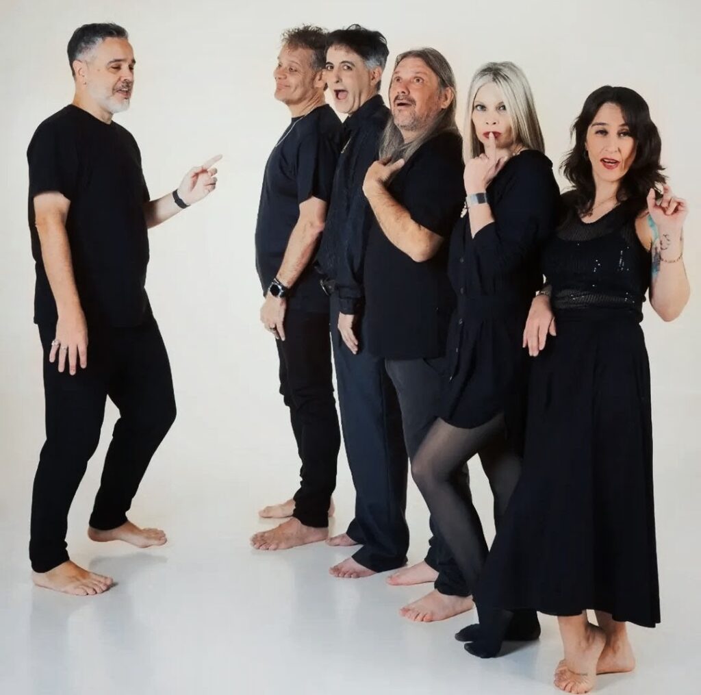 “Demasiado ego… ¡Nunca es suficiente!”: llega una comedia ácida y delirante sobre la gran enfermedad de nuestra época