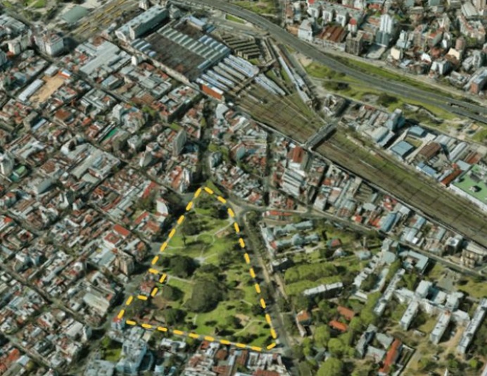 Estacionamientos subterráneos disuasorios: avanza la licitación para construir cocheras bajo plazas y parques porteños y queda un solo competidor