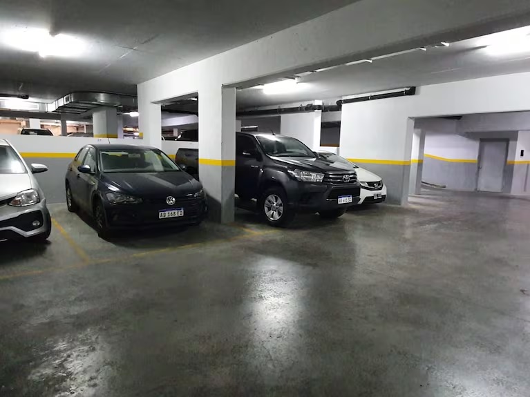 La Ciudad autoriza a garages privados a operar como comerciales e impulsa plataformas digitales de estacionamiento