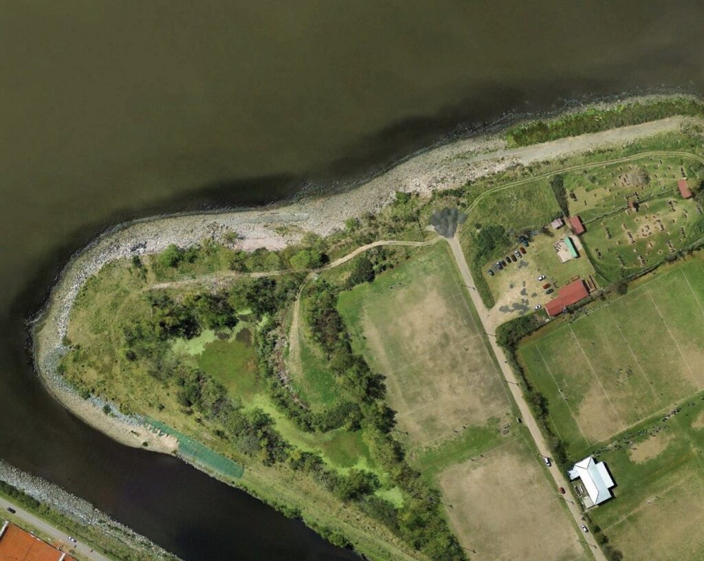 La desembocadura del Arroyo Medrano se transforma: avanzan un helipuerto y un predio para eventos mientras vecinos reclaman un parque