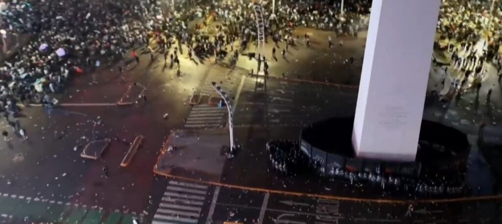 Hubo incidentes en el Obelisco tras los festejos por el subcampeonato de Argentina